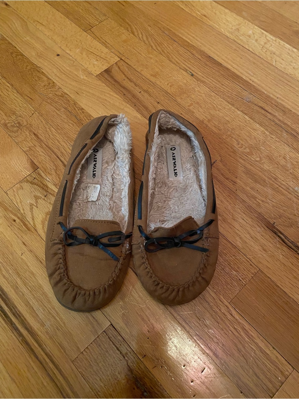 Airwalk Women's Tan Faux-Fur Lined Moccasins with Bow Trim